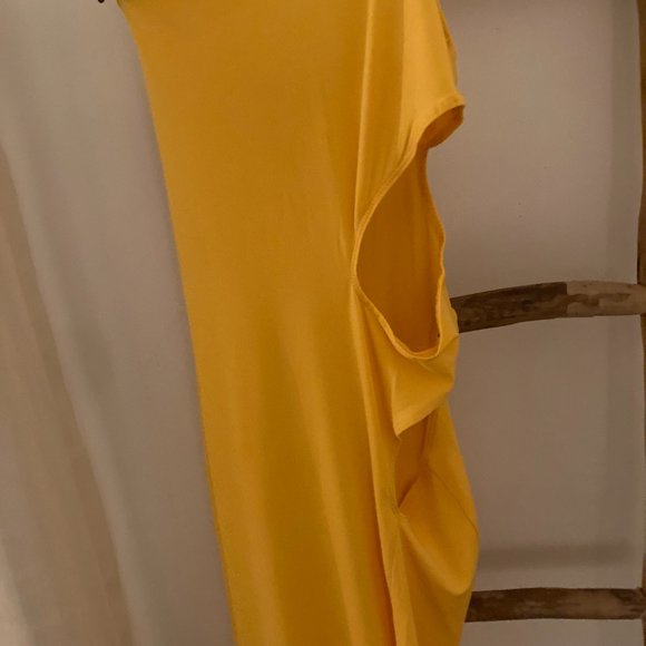 First Distraction The Label cut-out side midi dress with thigh slit in yellow - Picture 9 of 11